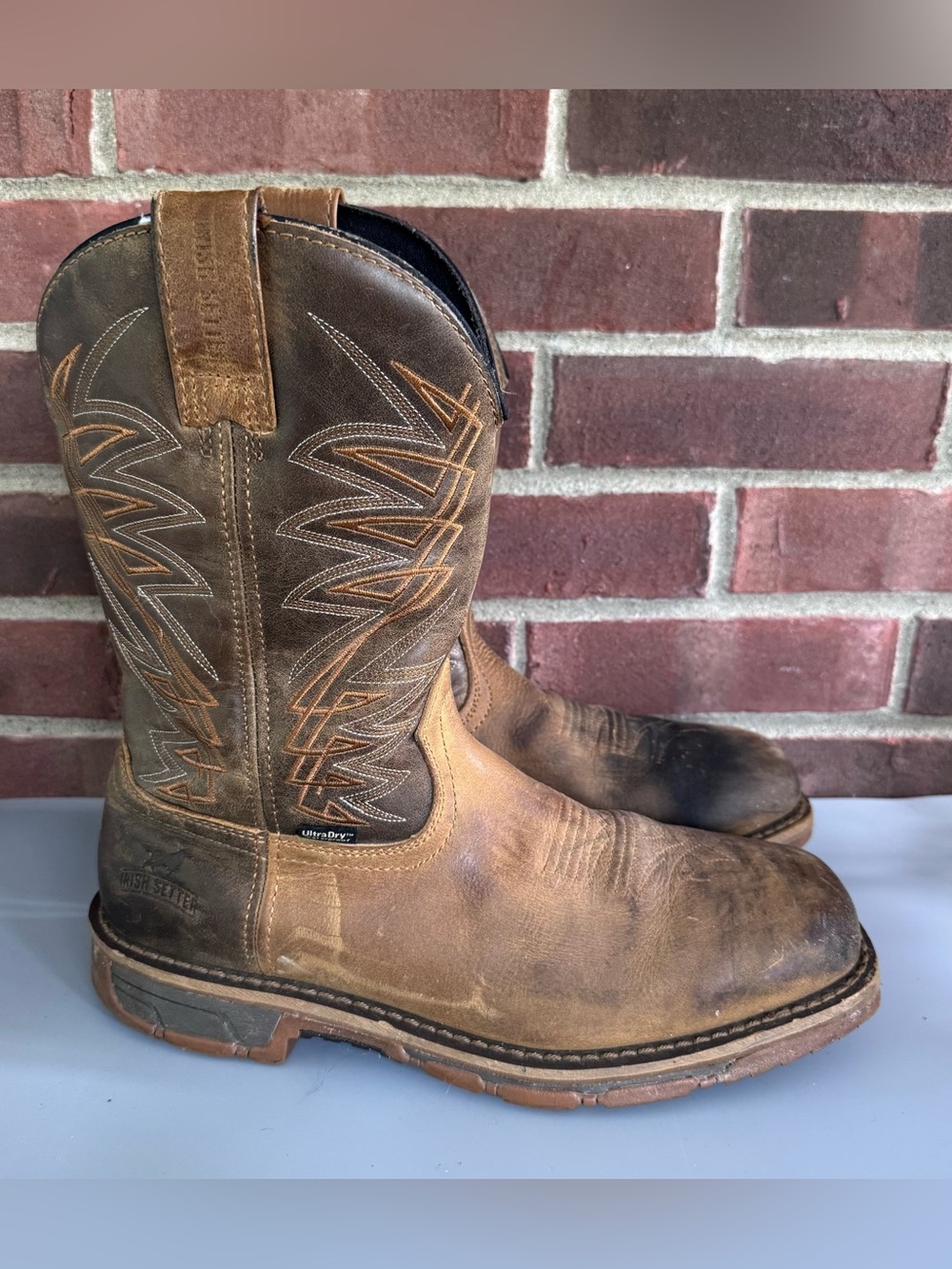 Irish Setter 83923 Mens US 9.5 D Waterproof Leather Western Work Boots EH Brown.